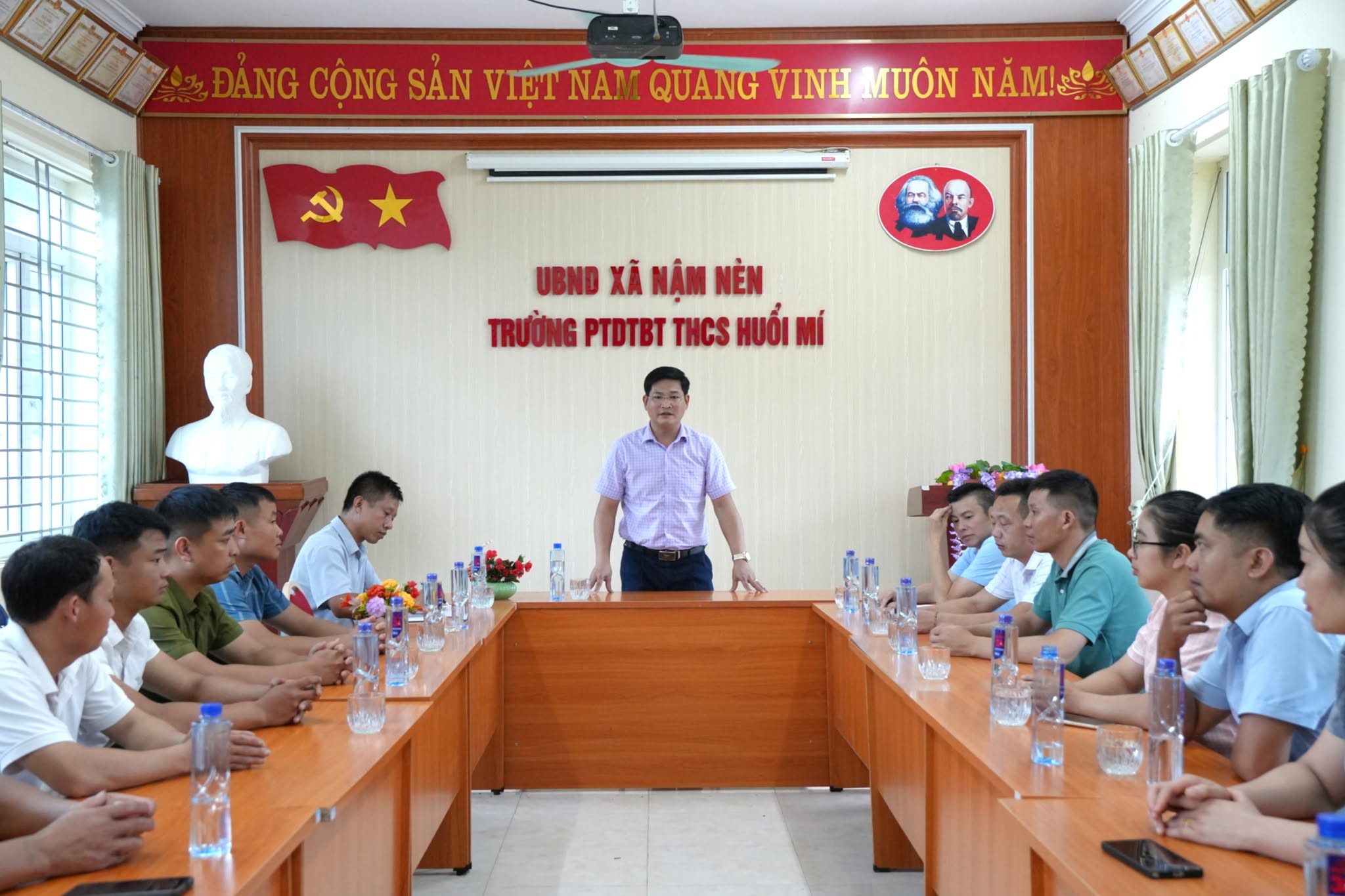 UBND XÃ NẬM NÈN KIỂM TRA CÔNG TÁC CHUẨN BỊ LỄ KHAI GIẢNG VÀ CÁC ĐIỀU KIỆN BƯỚC VÀO NĂM HỌC MỚI